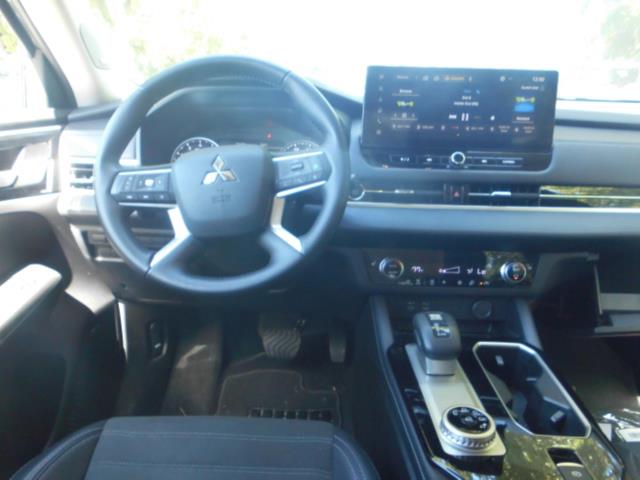 2025 Mitsubishi Outlander SE FWD