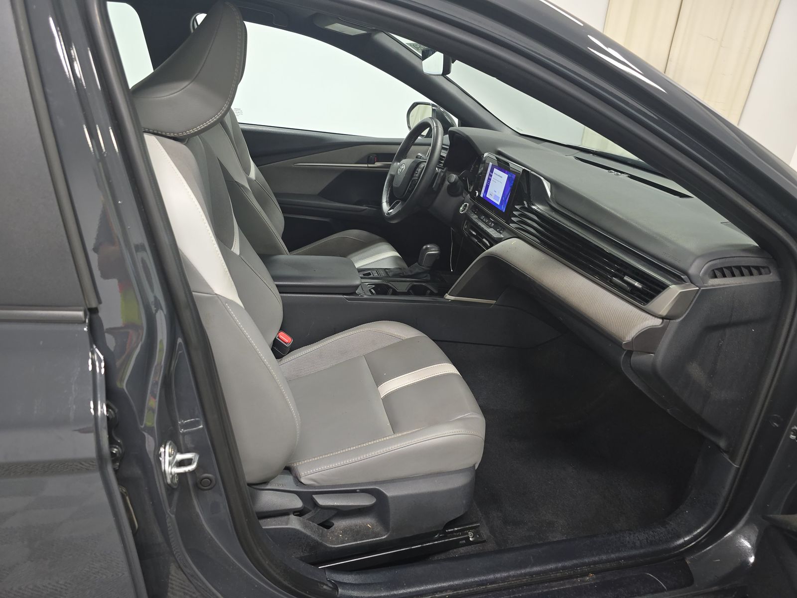 2025 Toyota Camry SE FWD