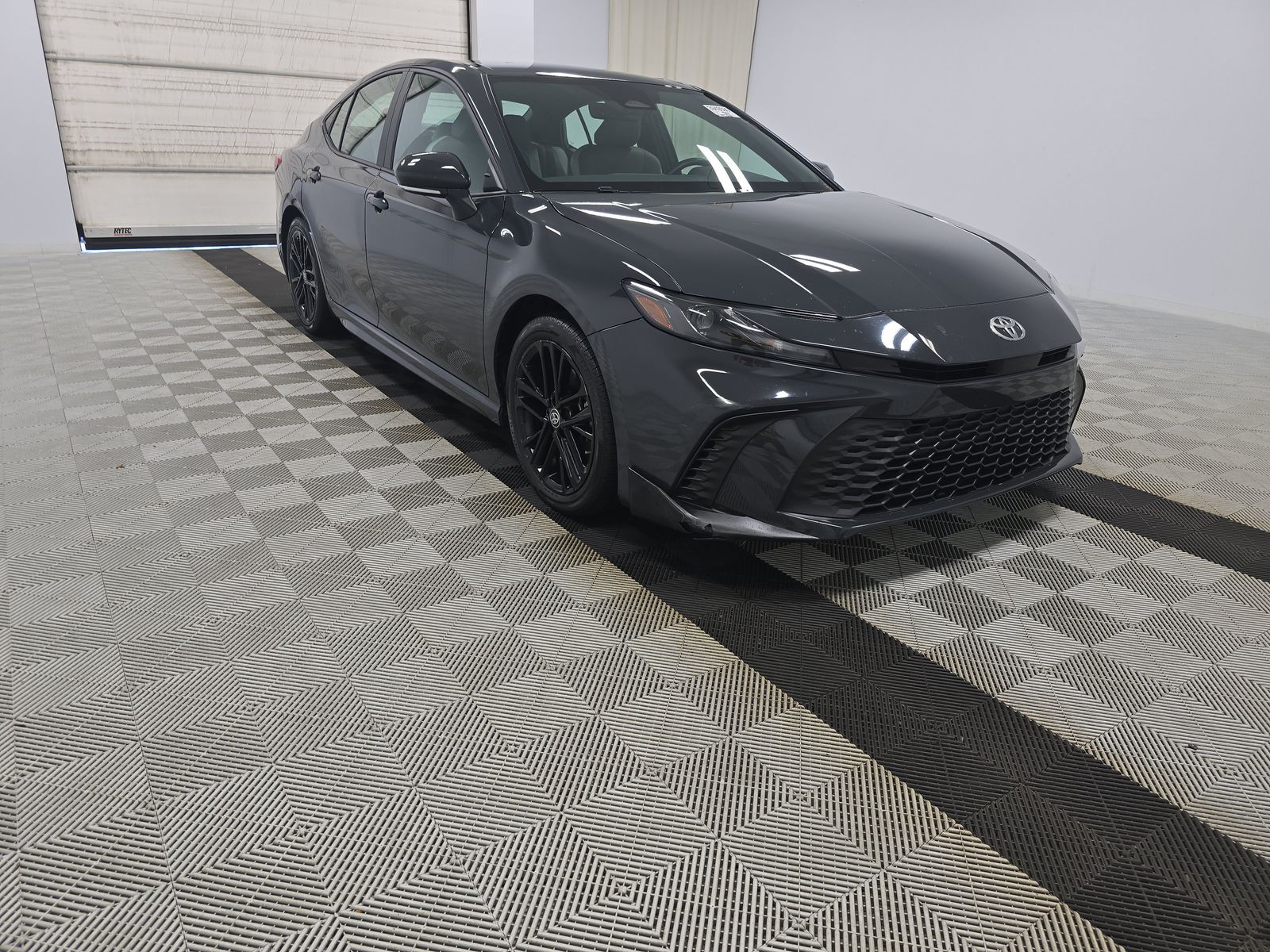 2025 Toyota Camry SE FWD