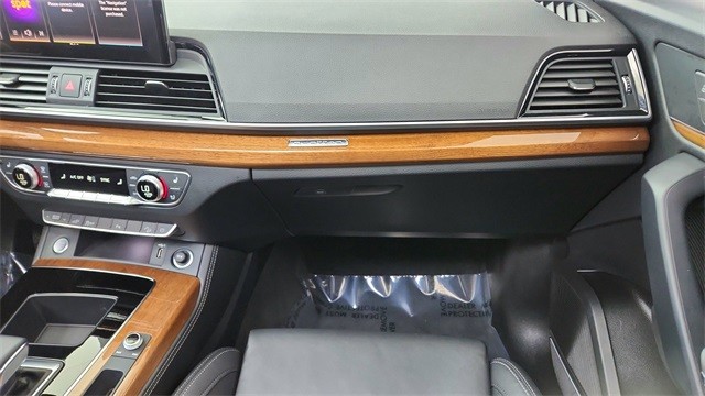 2024 Audi Q5 e Plug-In Hybrid S line Premium Plus AWD