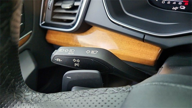 2024 Audi Q5 e Plug-In Hybrid S line Premium Plus AWD