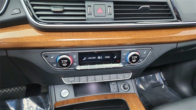 2024 Audi Q5 e Plug-In Hybrid S line Premium Plus AWD