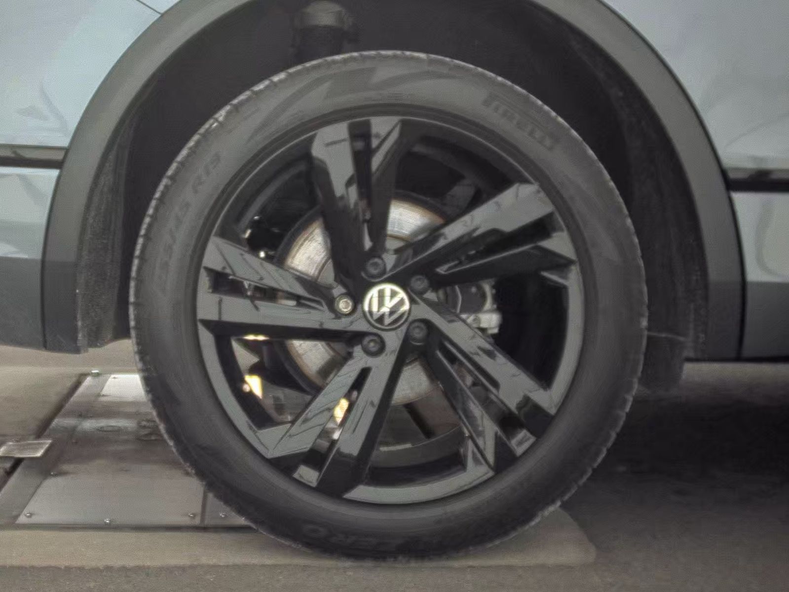 2023 Volkswagen Tiguan 2.0T SE R-Line Black FWD