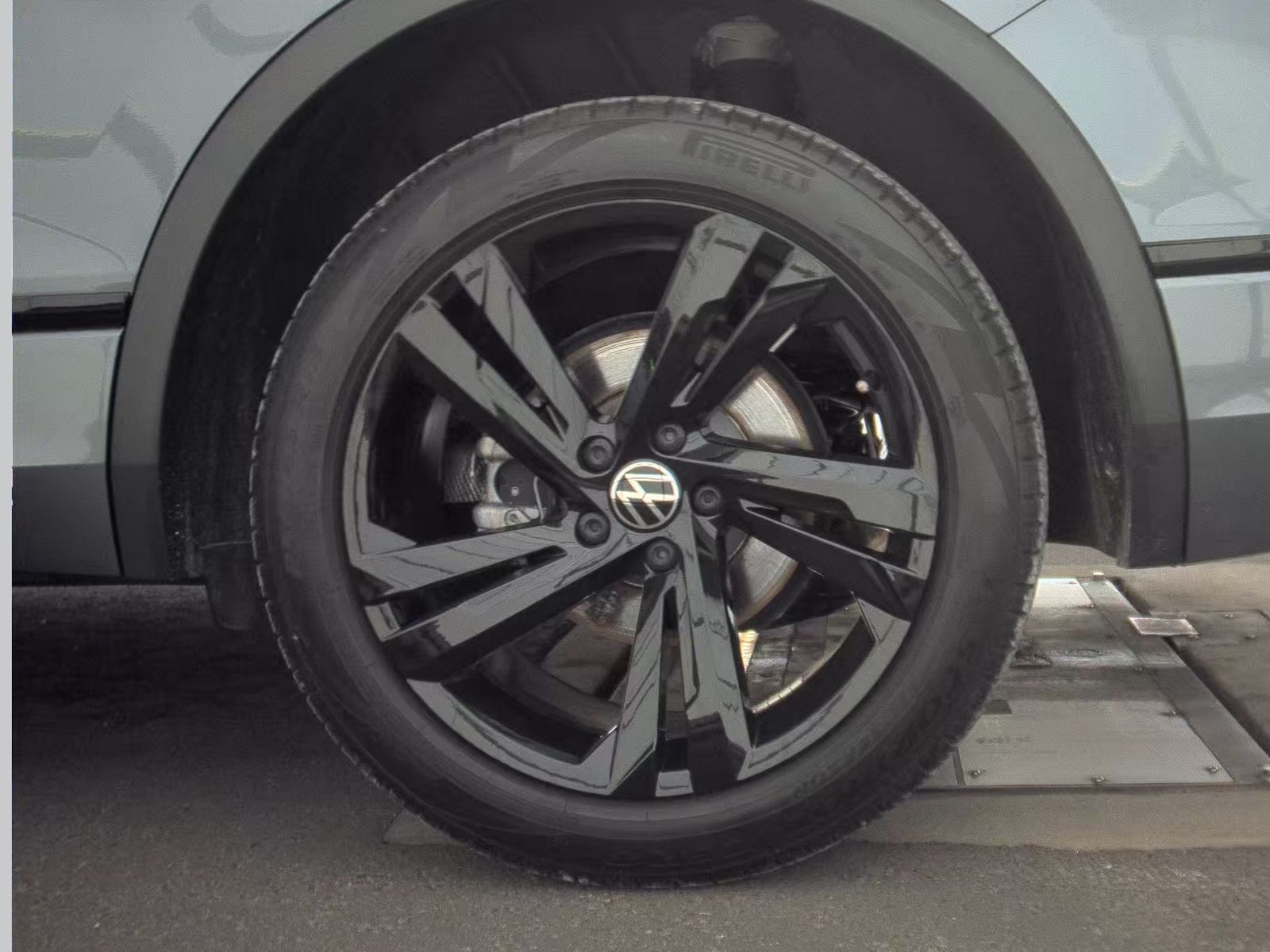 2023 Volkswagen Tiguan 2.0T SE R-Line Black FWD