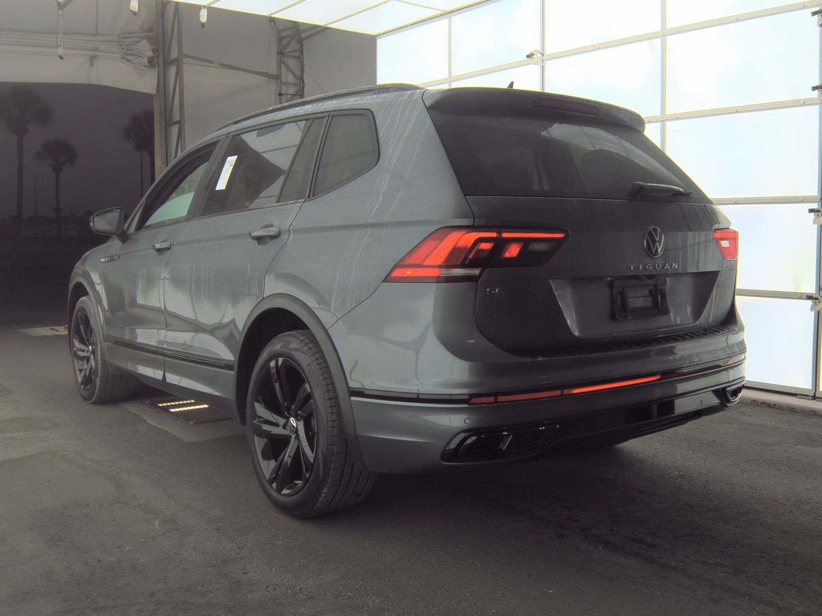 2023 Volkswagen Tiguan 2.0T SE R-Line Black FWD