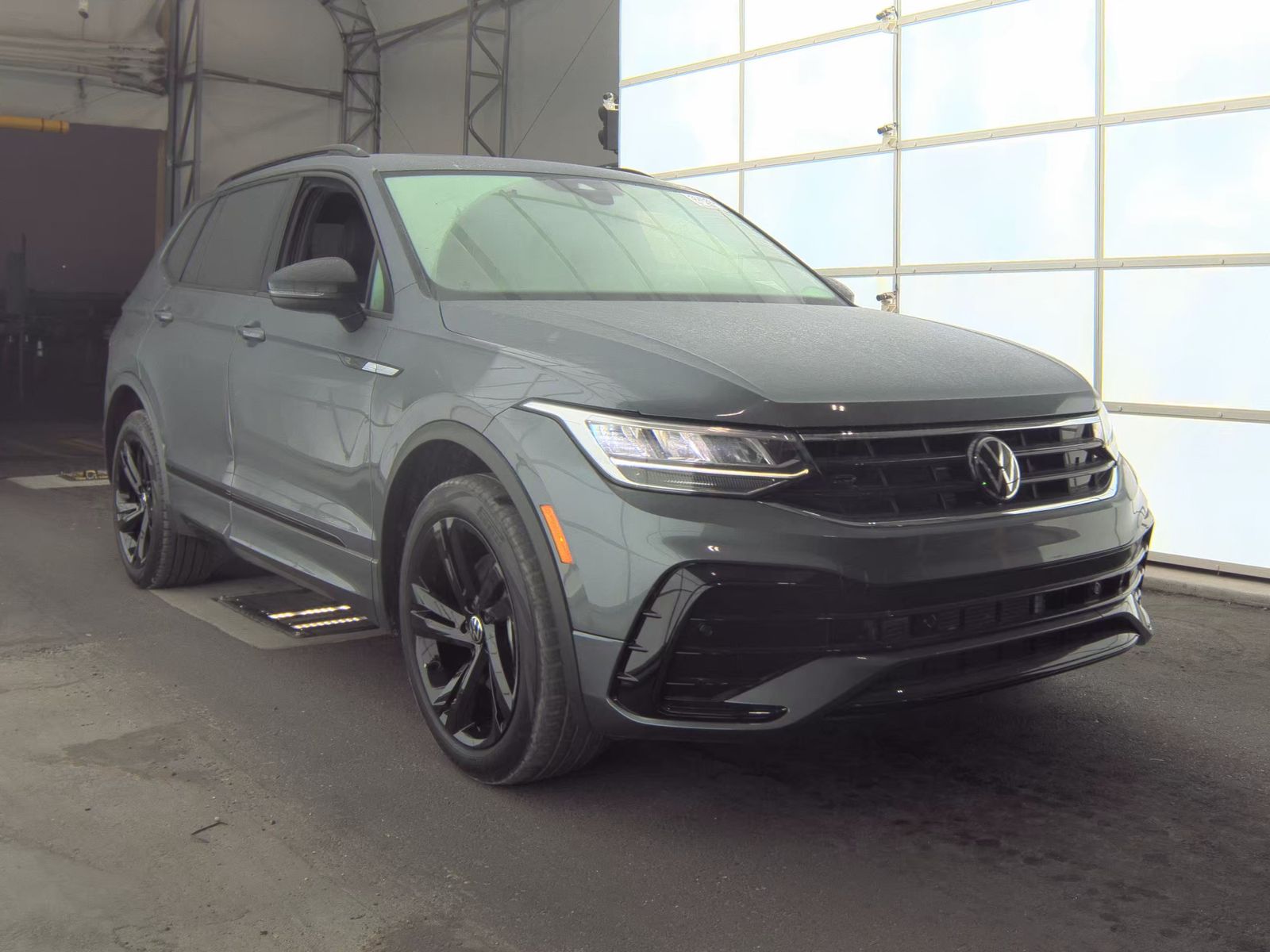 2023 Volkswagen Tiguan 2.0T SE R-Line Black FWD