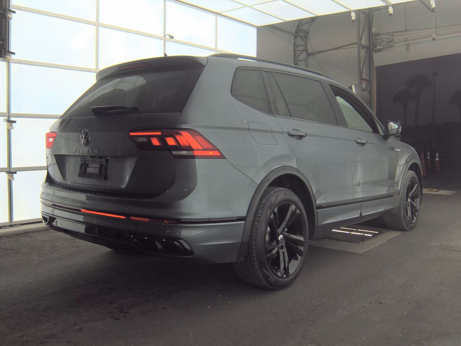 2023 Volkswagen Tiguan 2.0T SE R-Line Black FWD