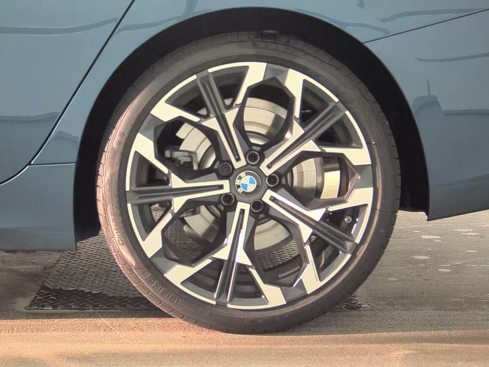 2025 BMW 3 Series 330i xDrive AWD