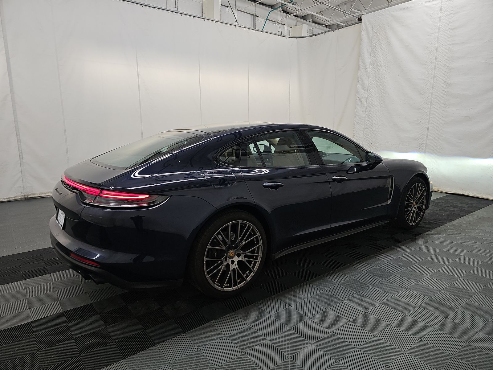 2023 Porsche Panamera 4 Platinum Edition AWD