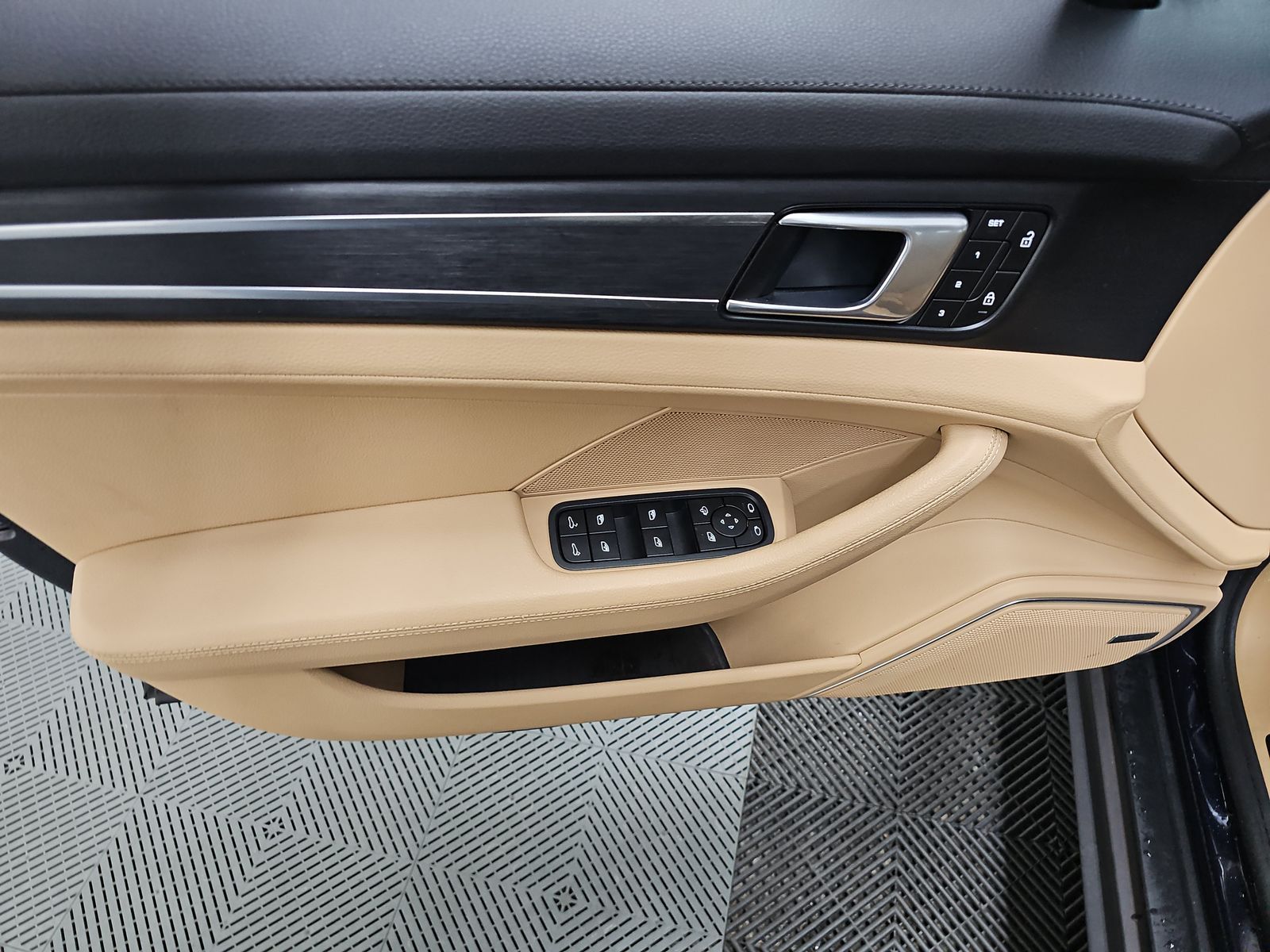 2023 Porsche Panamera 4 Platinum Edition AWD