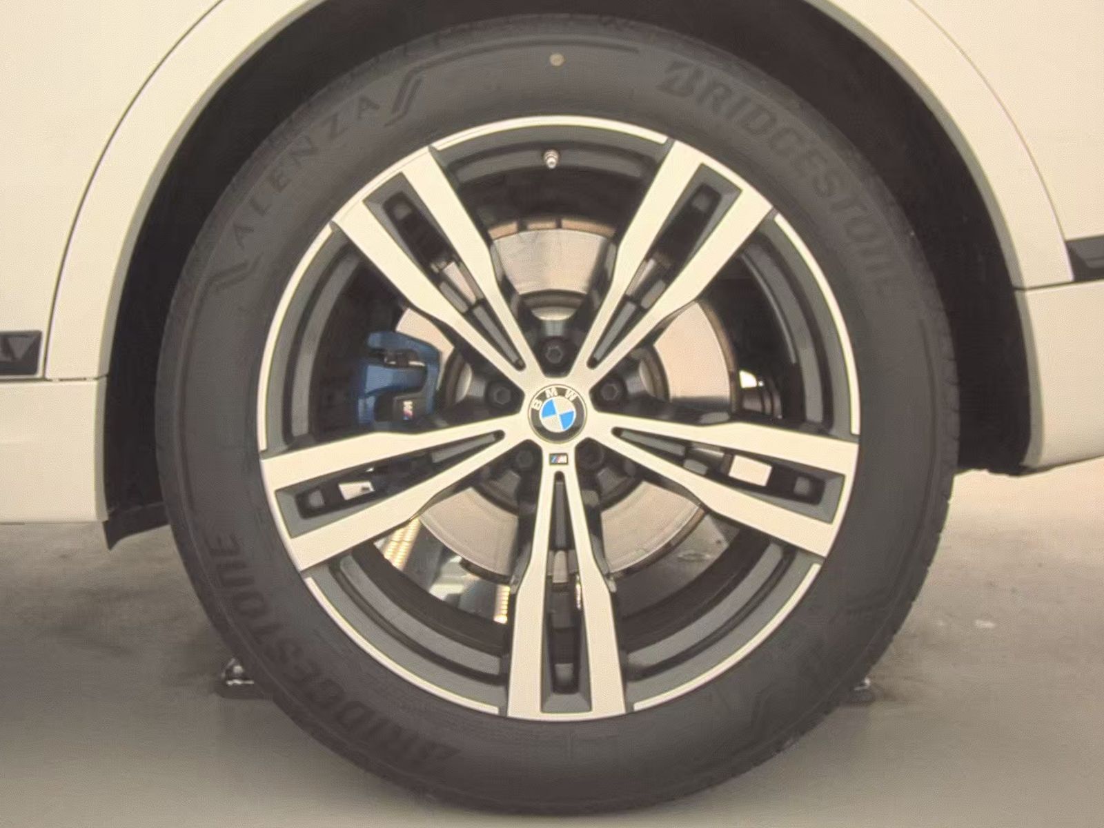 2023 BMW X7 xDrive40i AWD