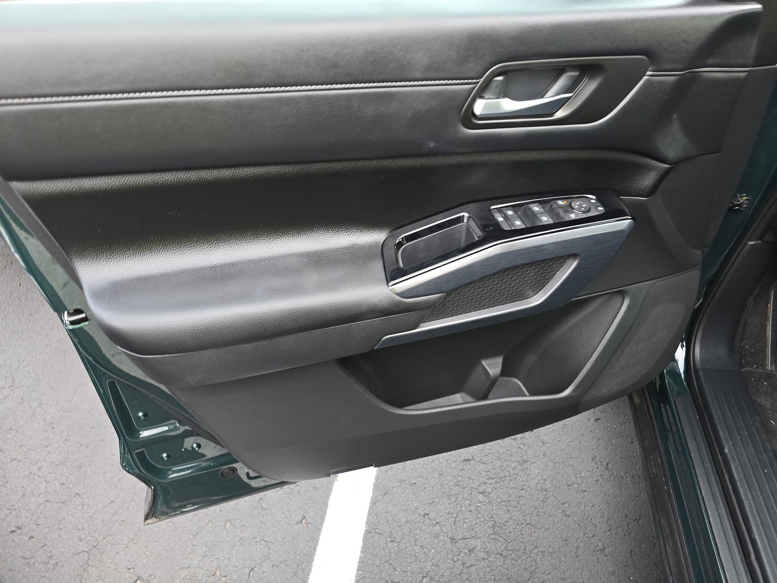 2024 Nissan Pathfinder SL FWD