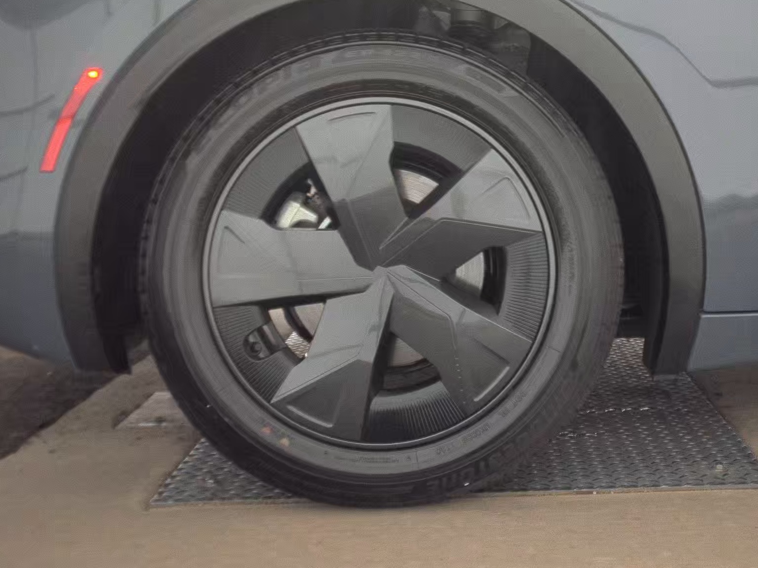 2025 Toyota Prius LE FWD