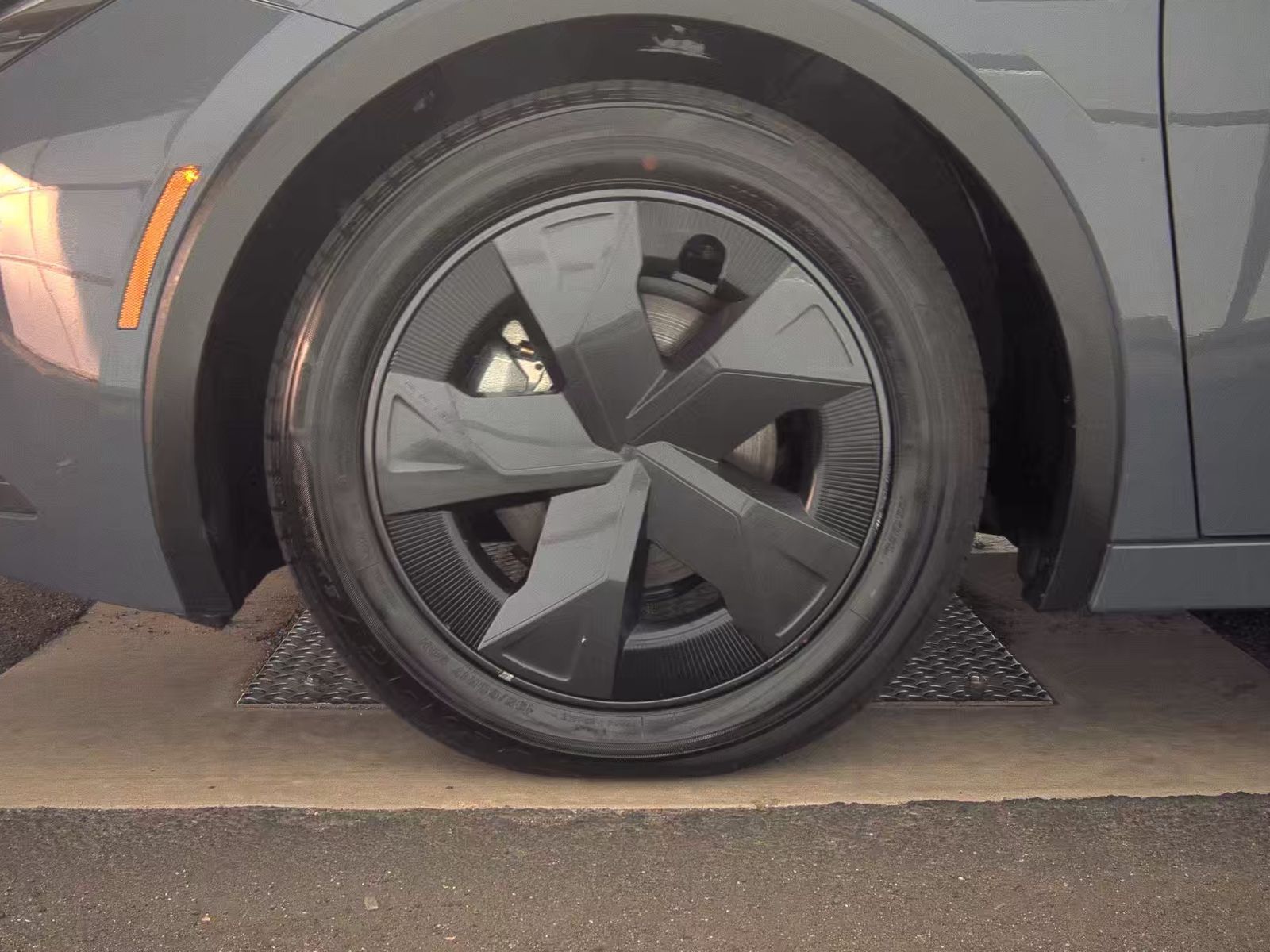 2025 Toyota Prius LE FWD