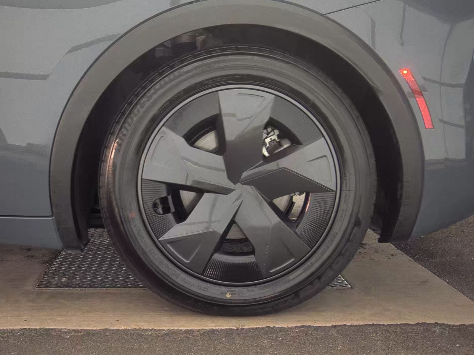 2025 Toyota Prius LE FWD