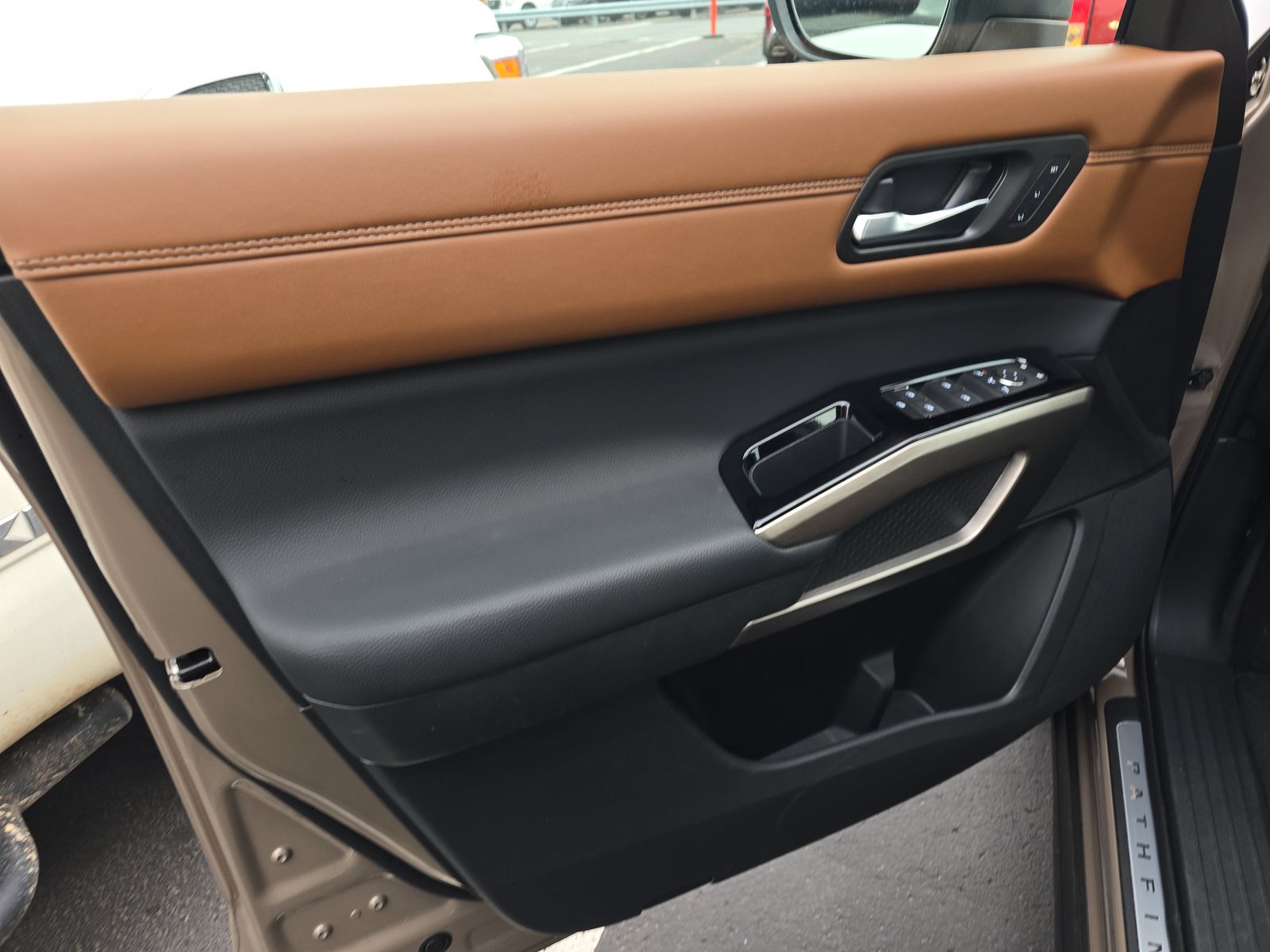 2024 Nissan Pathfinder Platinum FWD