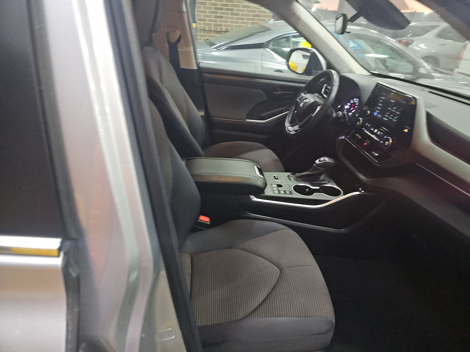 2023 Toyota Highlander LE FWD