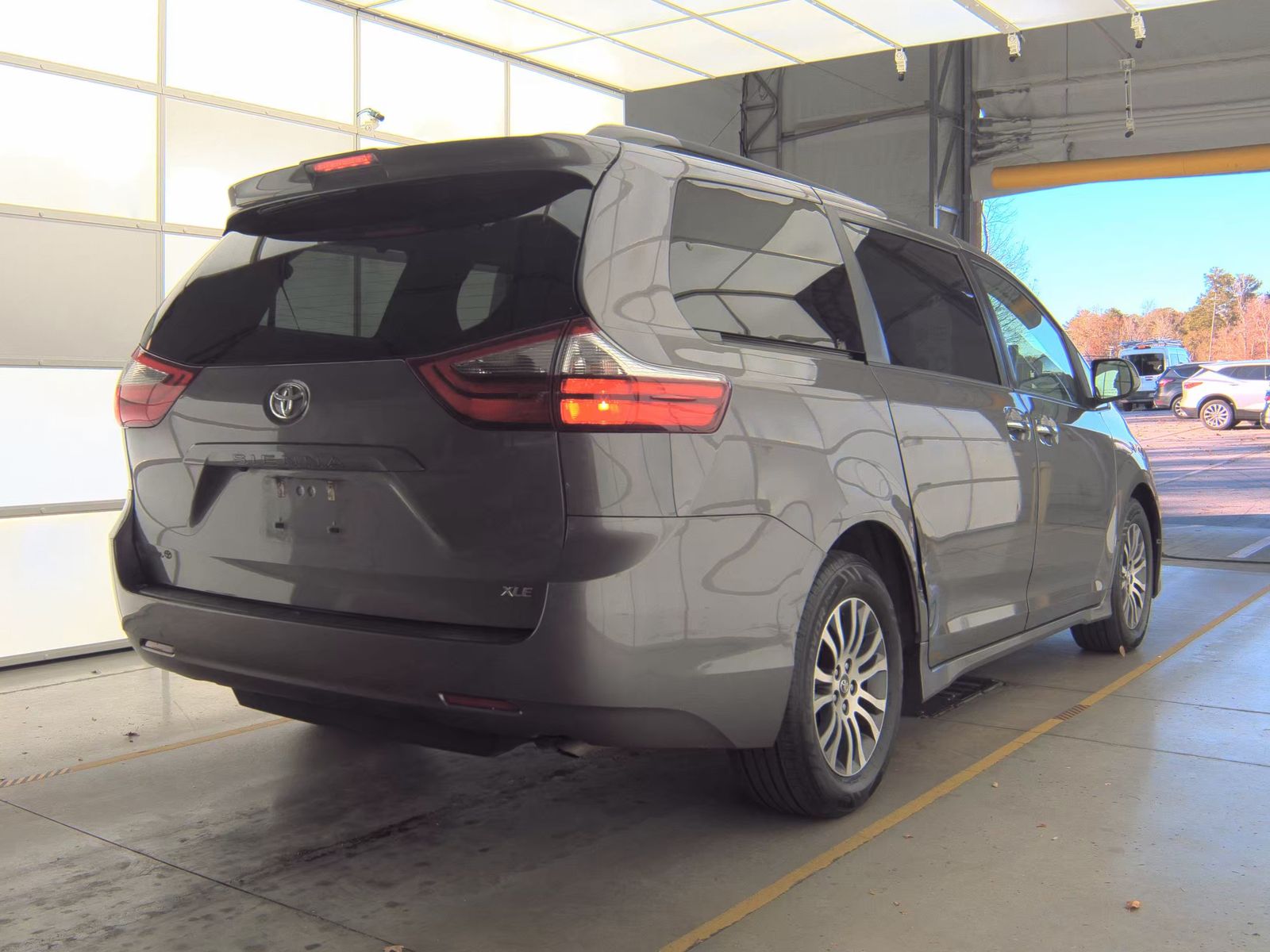 2020 Toyota Sienna XLE FWD