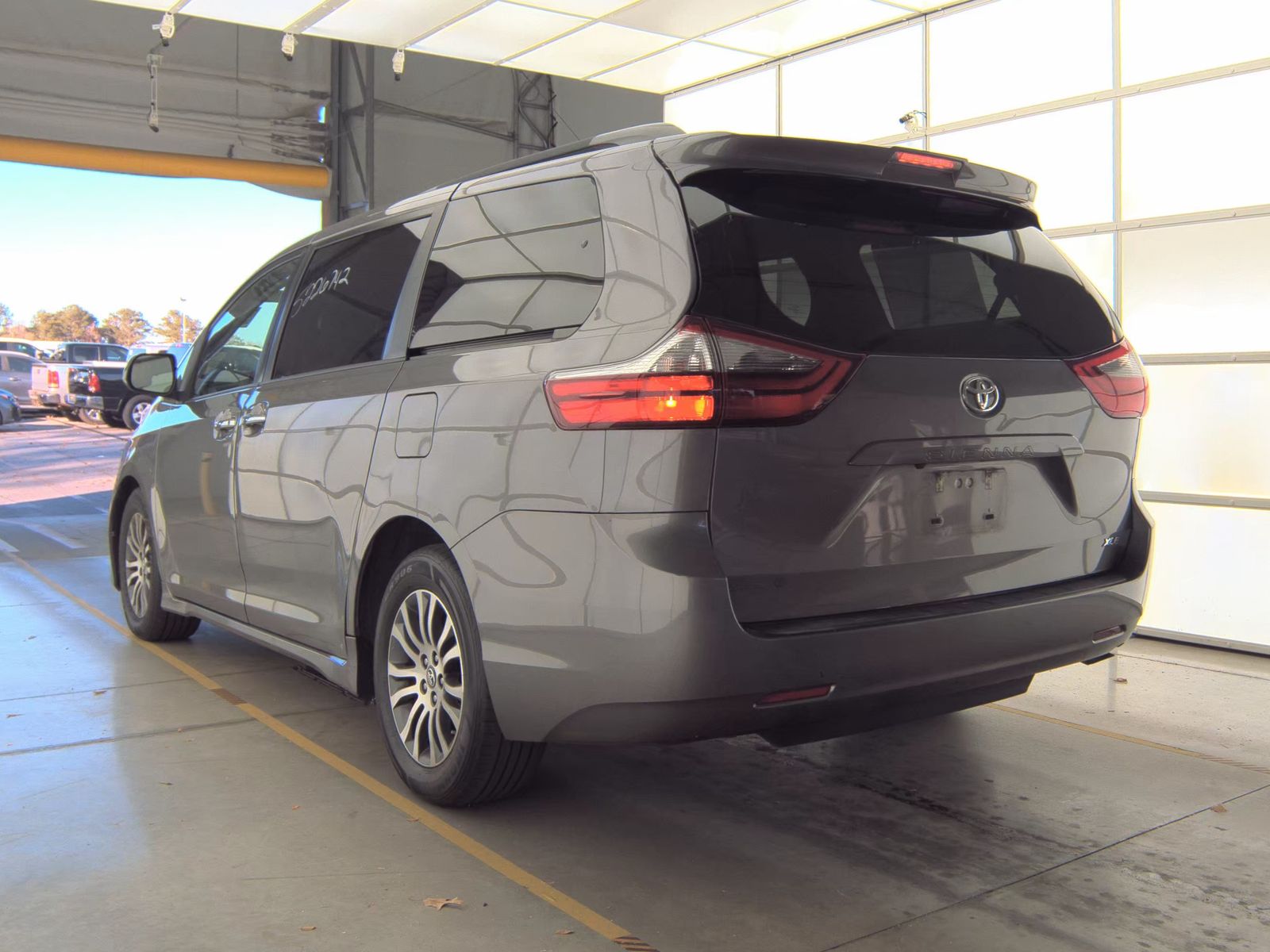 2020 Toyota Sienna XLE FWD