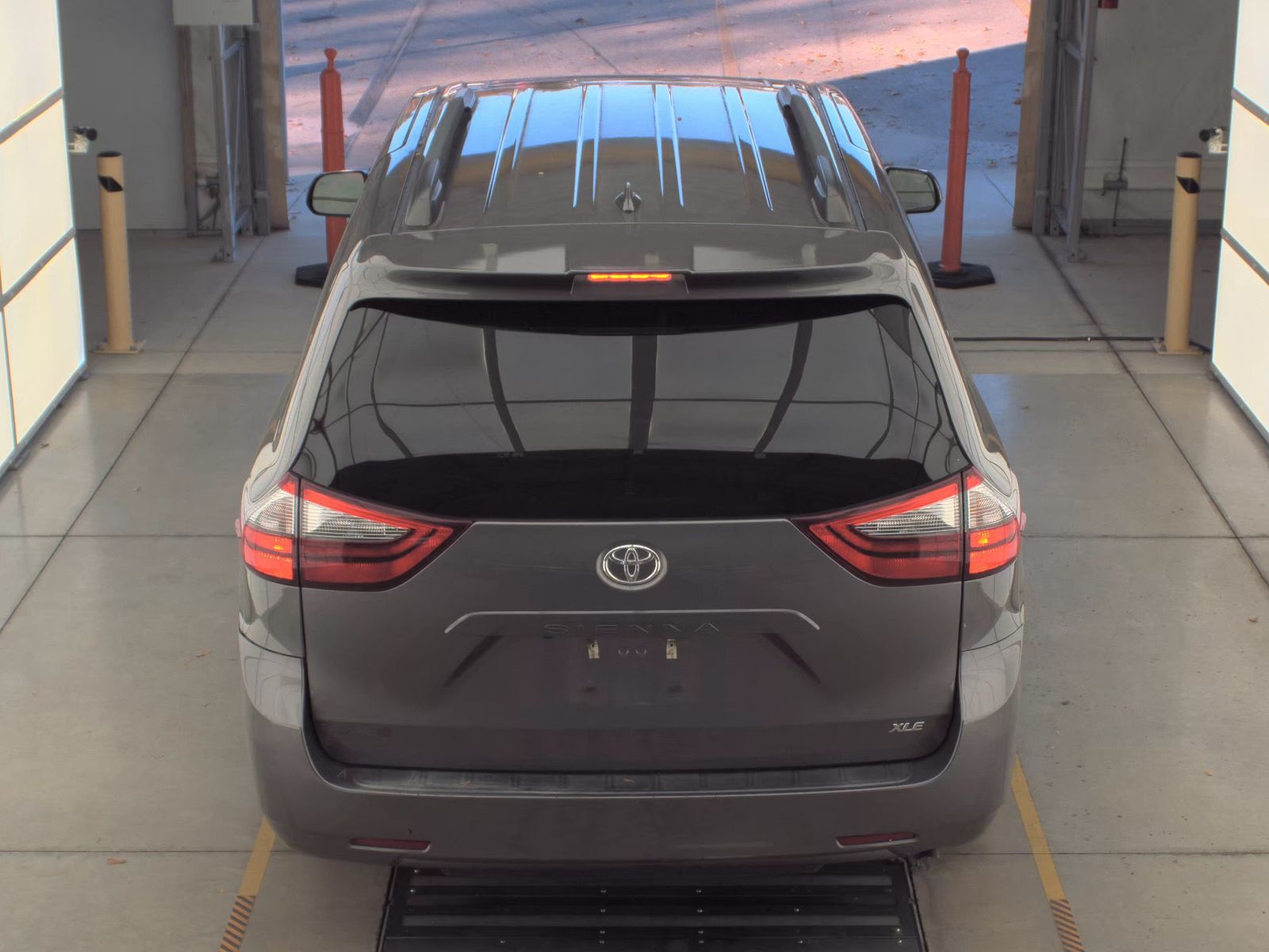 2020 Toyota Sienna XLE FWD