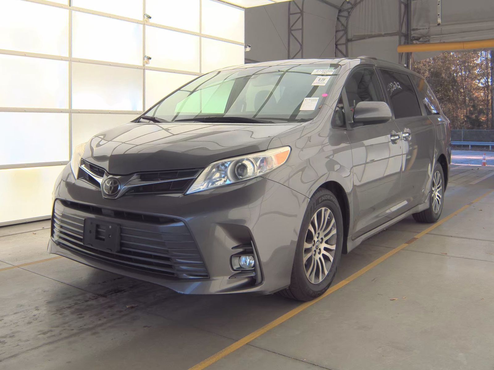 2020 Toyota Sienna XLE FWD