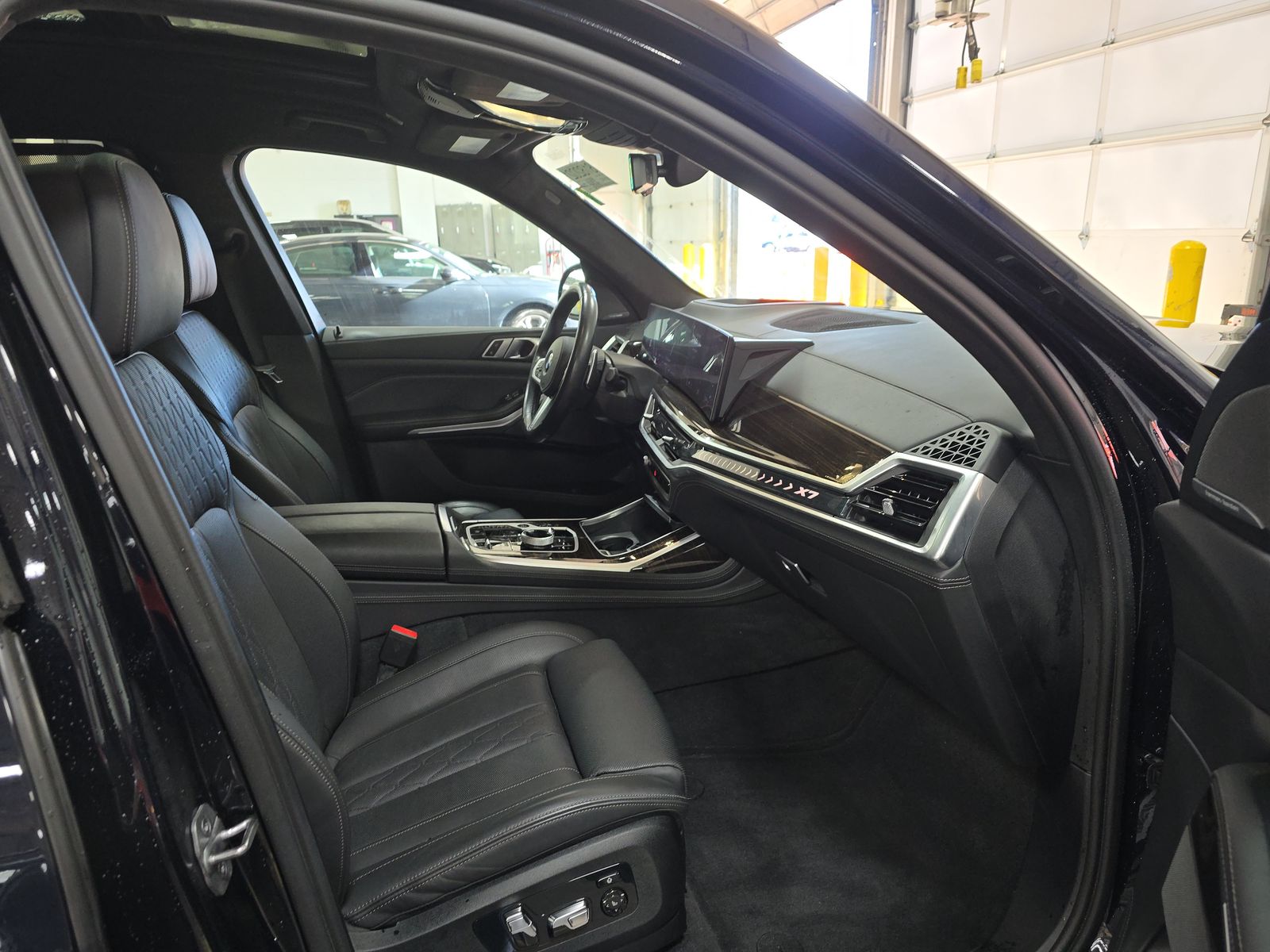 2023 BMW X7 xDrive40i AWD