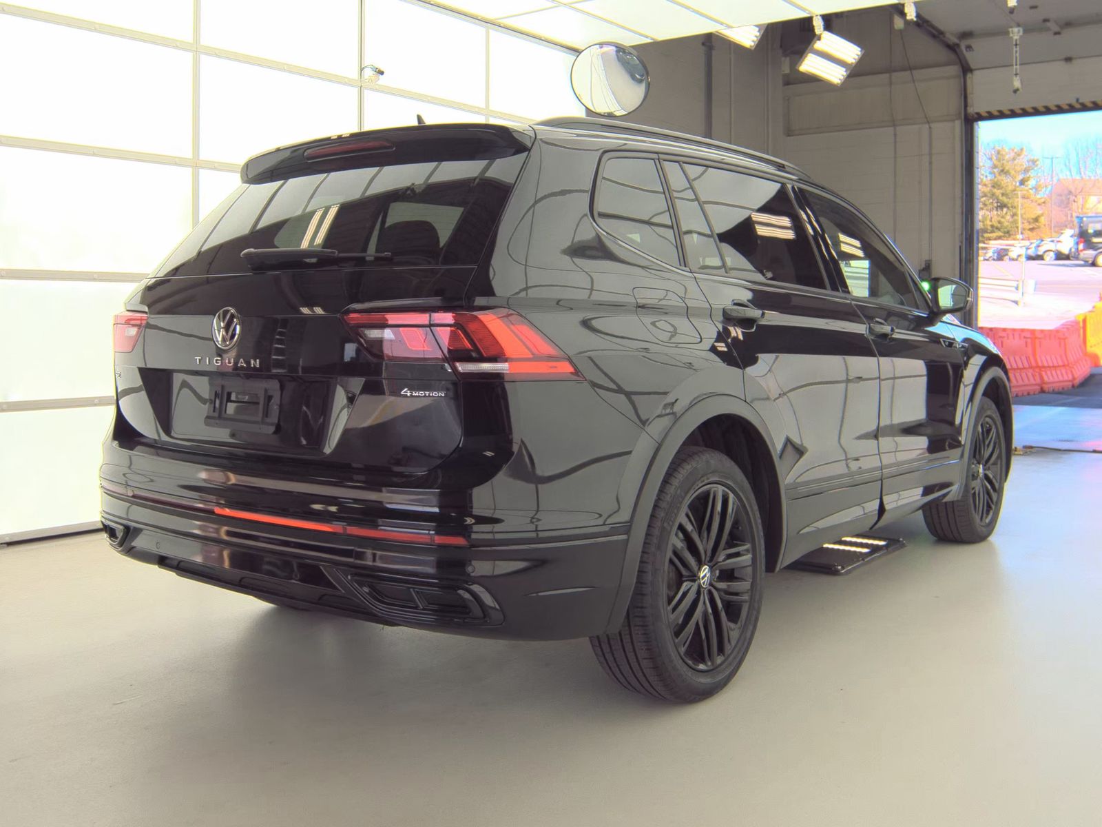 2022 Volkswagen Tiguan 2.0T SE R-Line Black AWD