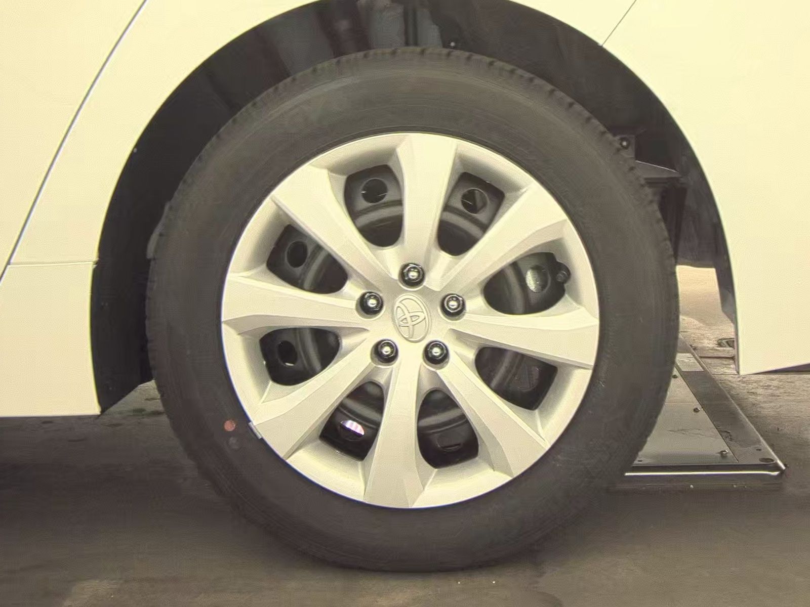 2025 Toyota Corolla LE FWD