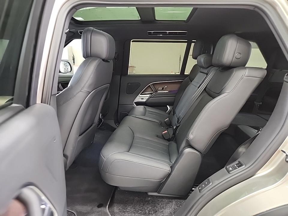 2025 Land Rover Range Rover SE LWB AWD