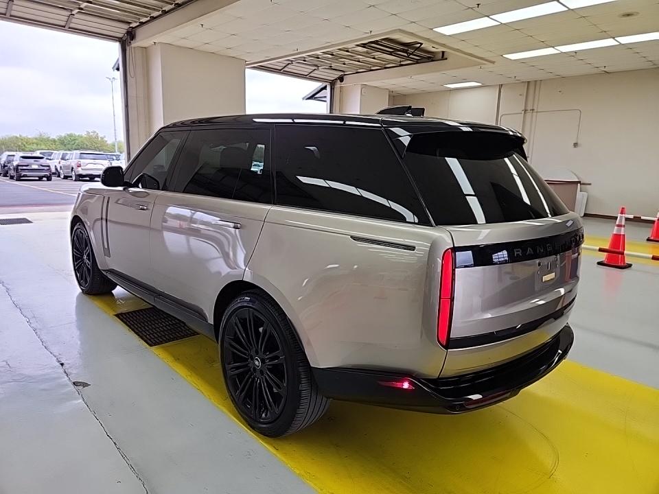 2025 Land Rover Range Rover SE LWB AWD