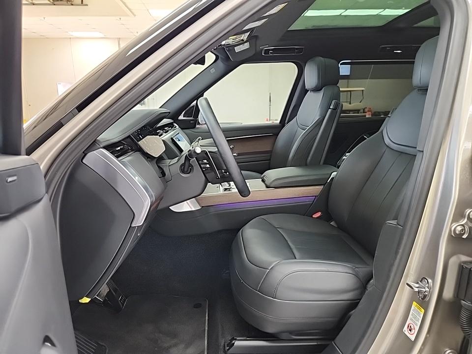 2025 Land Rover Range Rover SE LWB AWD