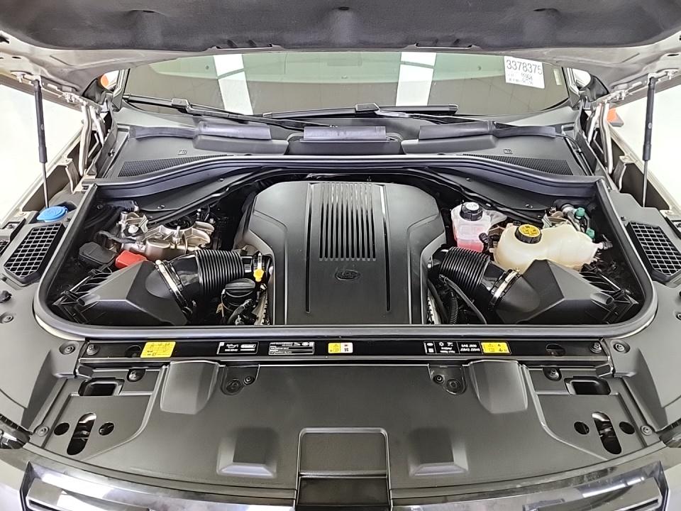 2025 Land Rover Range Rover SE LWB AWD