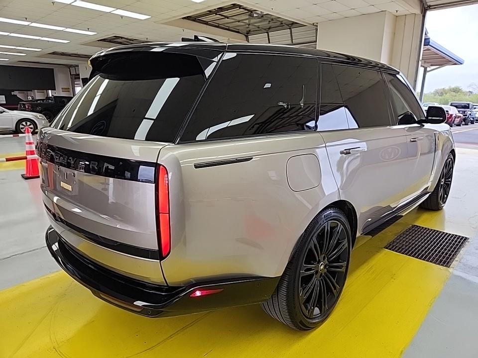 2025 Land Rover Range Rover SE LWB AWD