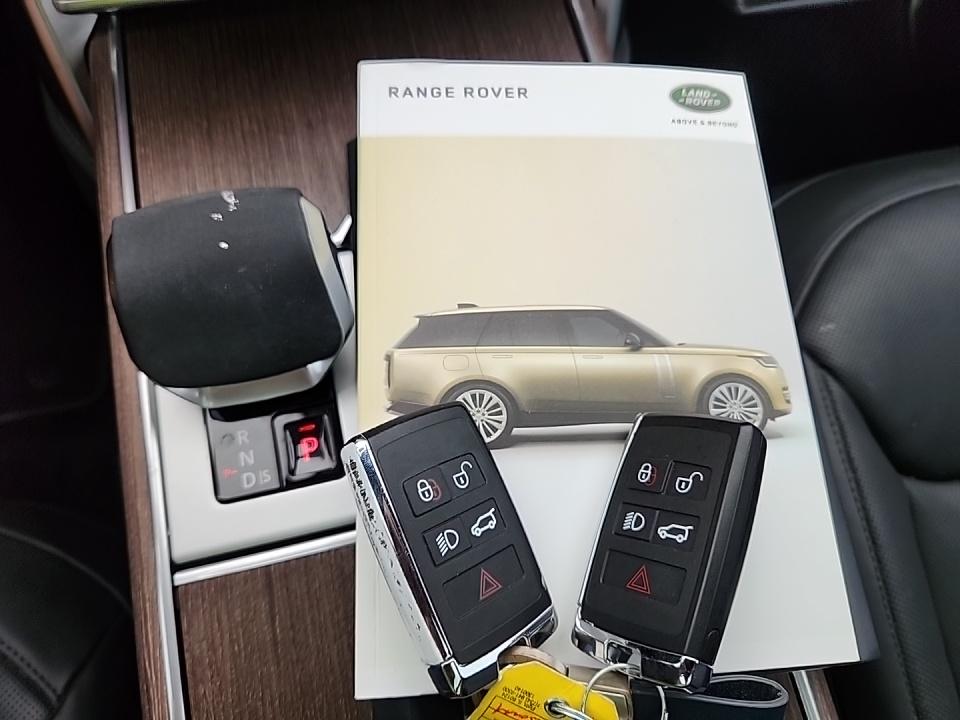 2025 Land Rover Range Rover SE LWB AWD