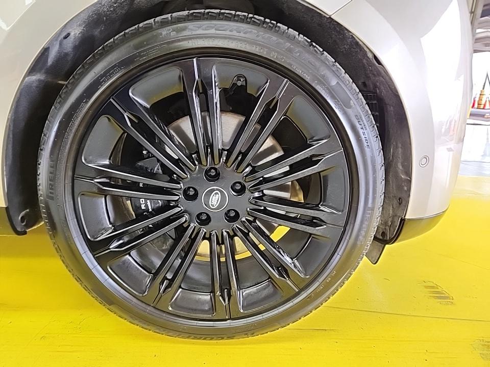 2025 Land Rover Range Rover SE LWB AWD