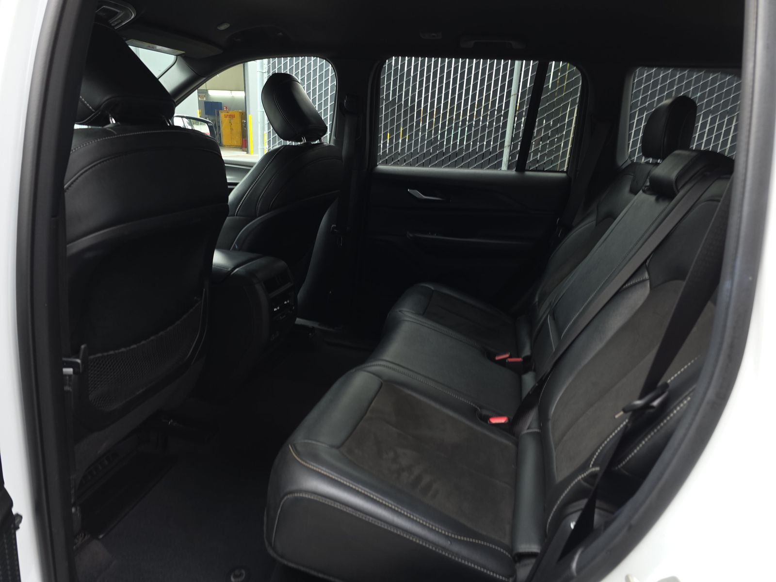 2023 Jeep Grand Cherokee Altitude AWD