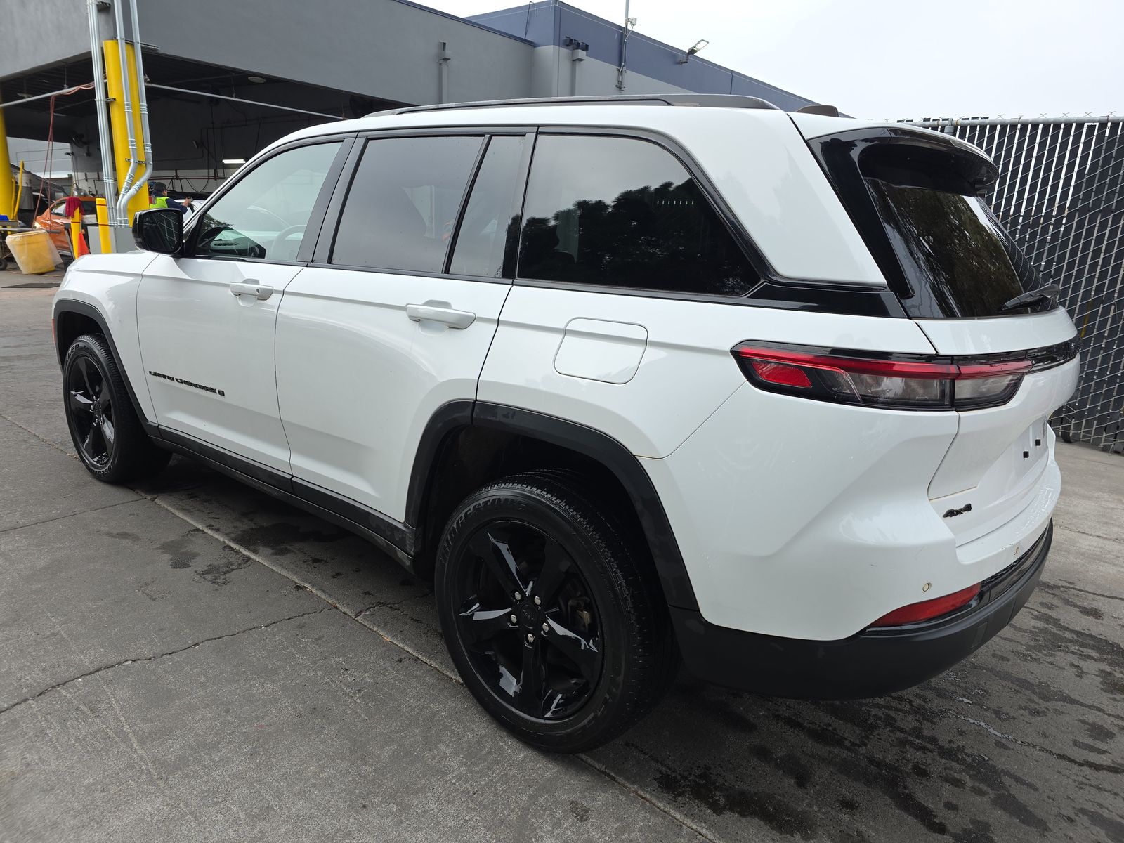 2023 Jeep Grand Cherokee Altitude AWD