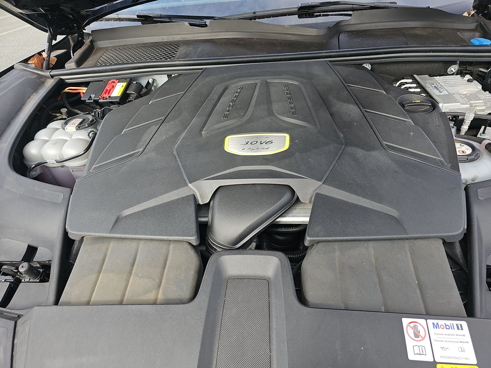 2022 Porsche Cayenne E-Hybrid Platinum Edition AWD