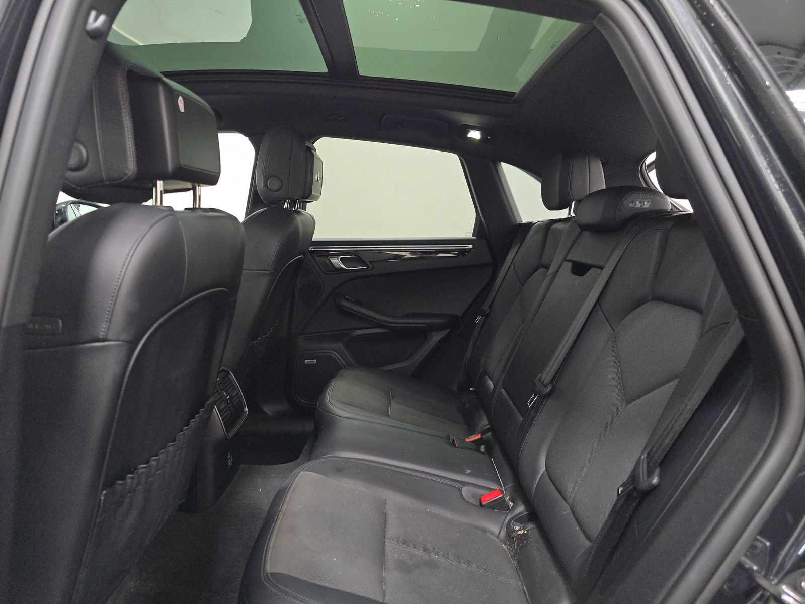 2022 Porsche Macan Base AWD