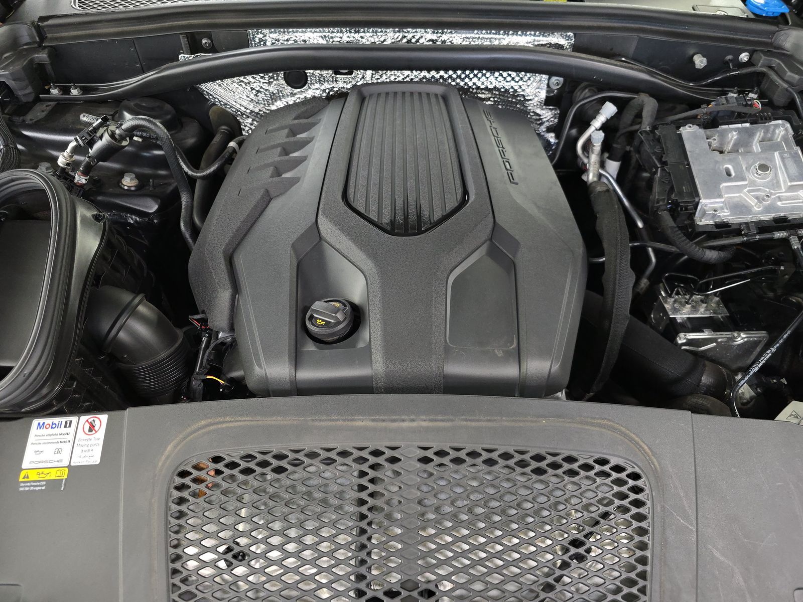 2022 Porsche Macan Base AWD