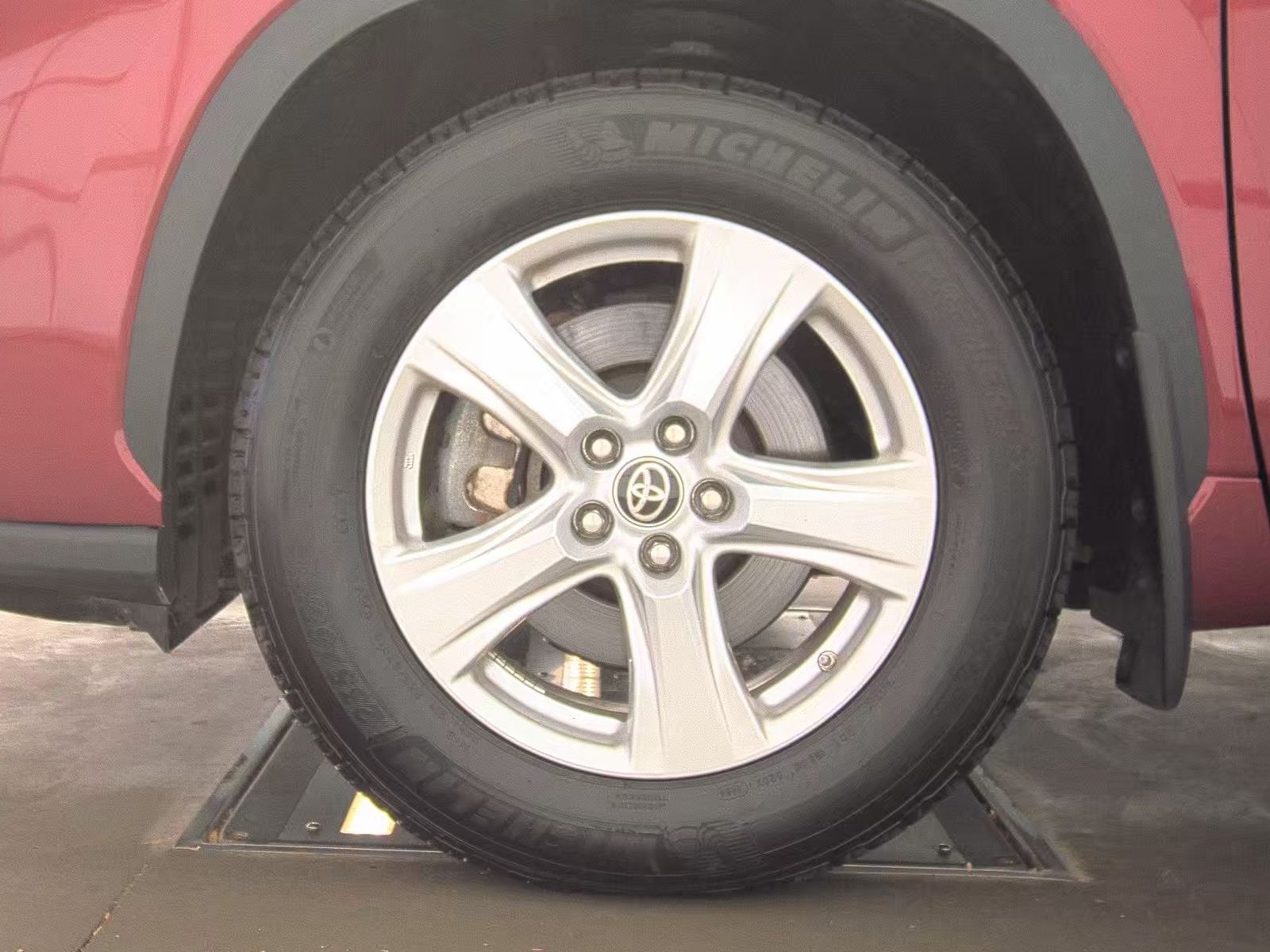 2024 Toyota Highlander LE AWD