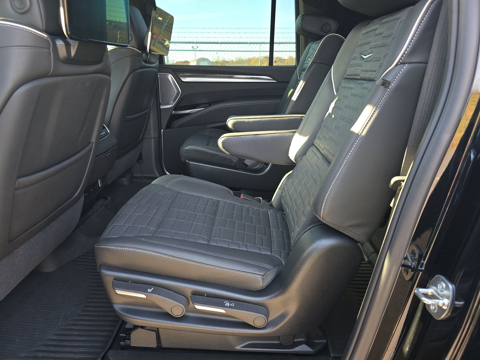 2025 Cadillac Escalade ESV V-Series AWD