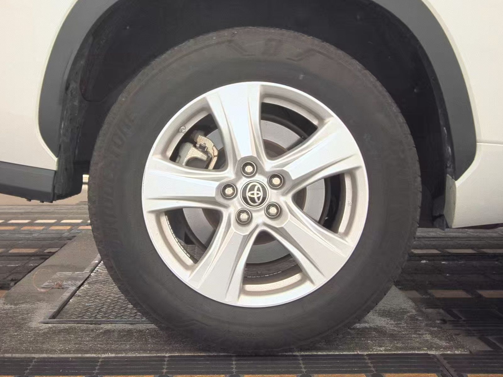 2024 Toyota Highlander LE FWD