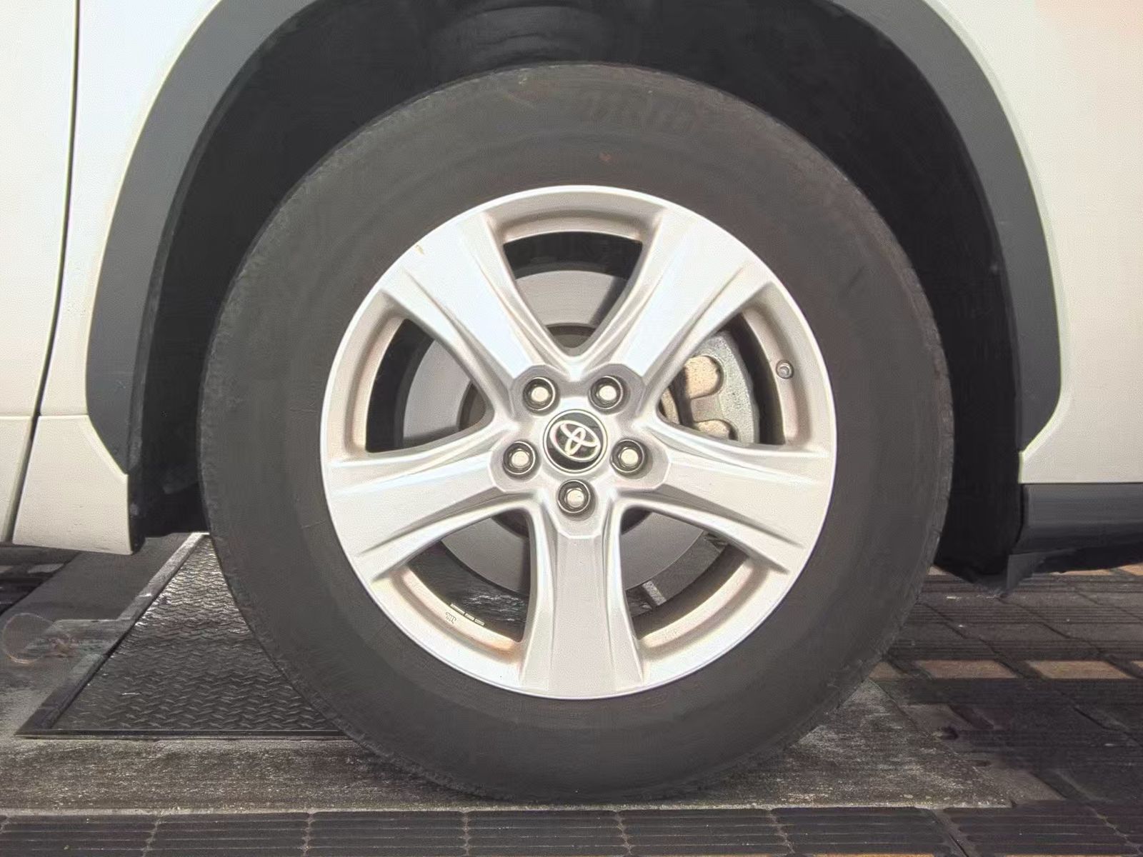 2024 Toyota Highlander LE FWD