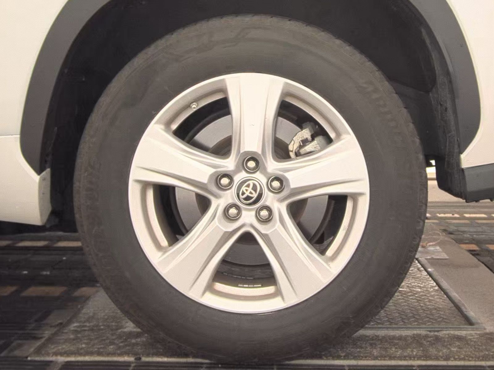 2024 Toyota Highlander LE FWD