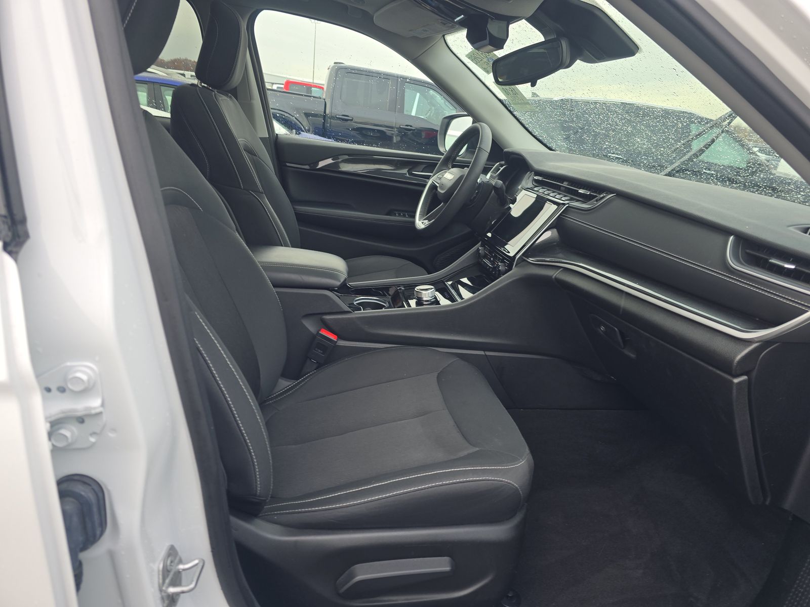 2023 Jeep Grand Cherokee Laredo AWD