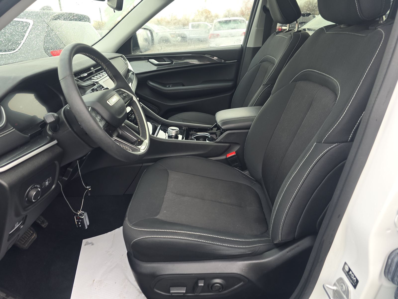 2023 Jeep Grand Cherokee Laredo AWD