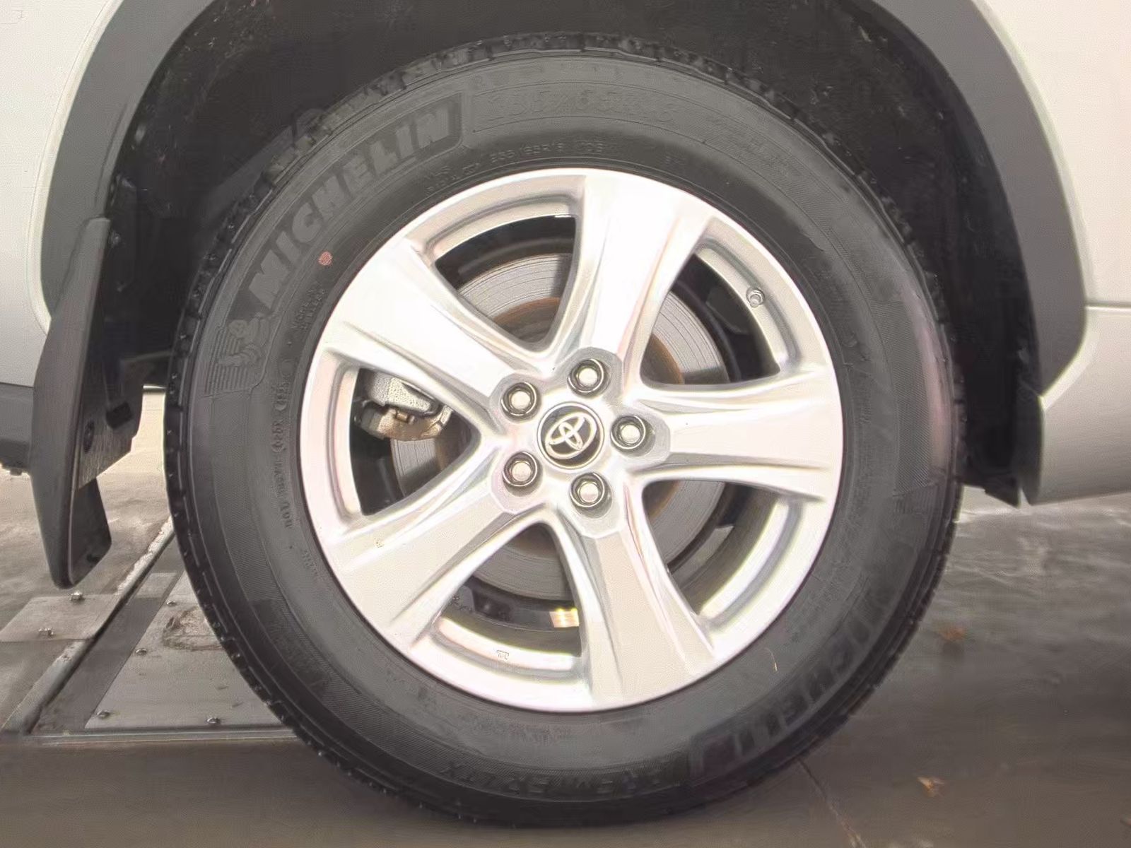 2024 Toyota Highlander LE AWD