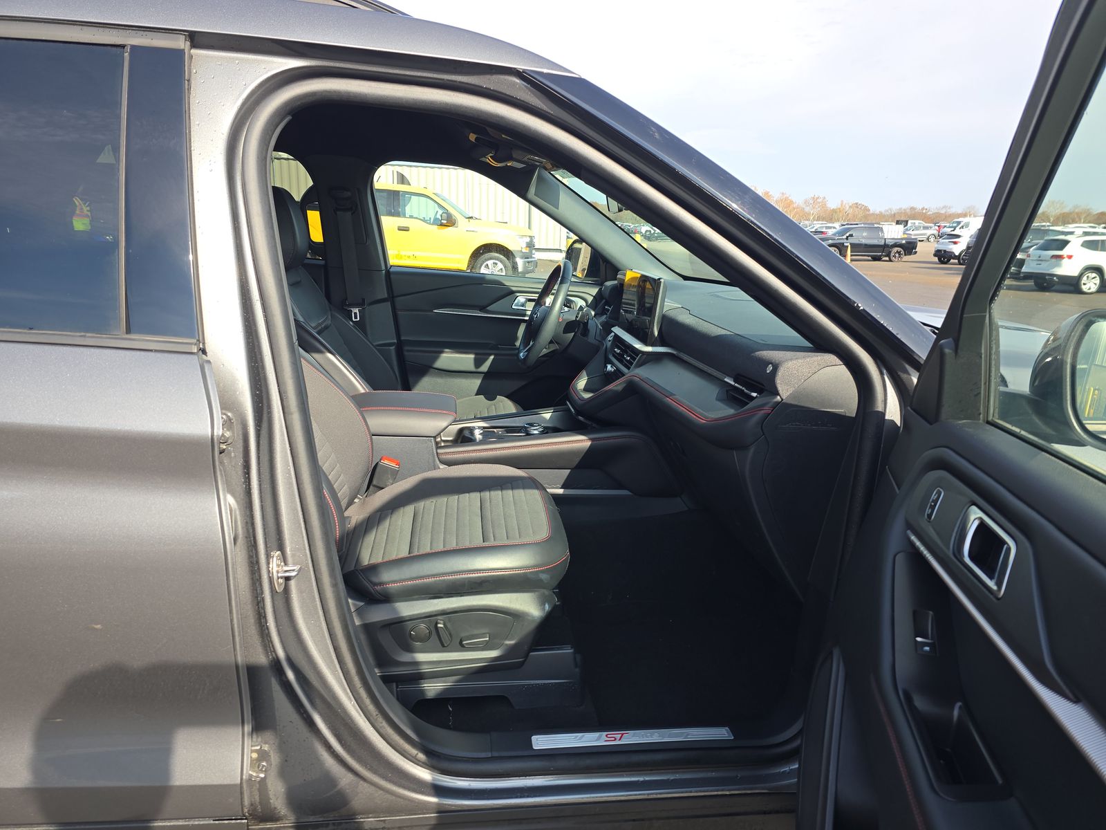 2025 Ford Explorer ST-Line AWD