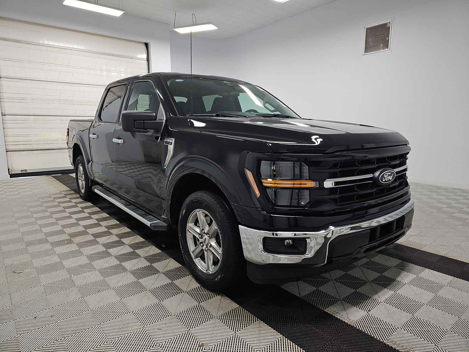 2025 Ford F-150 XLT RWD